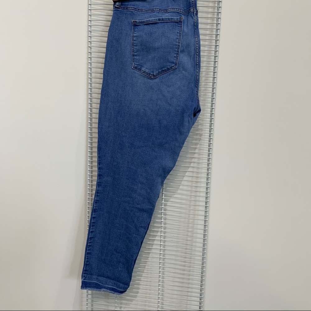 Soft Blue Jeans with Cutoff Ankle